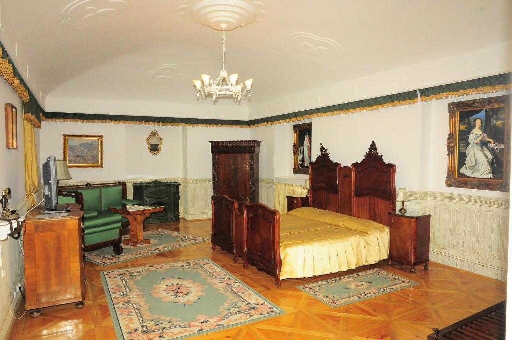 Teleki-Degenfeld Kastelyszallo Szirák Rom bilde